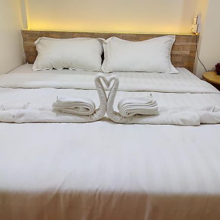 November Hostel Yangon Ngoại thất bức ảnh