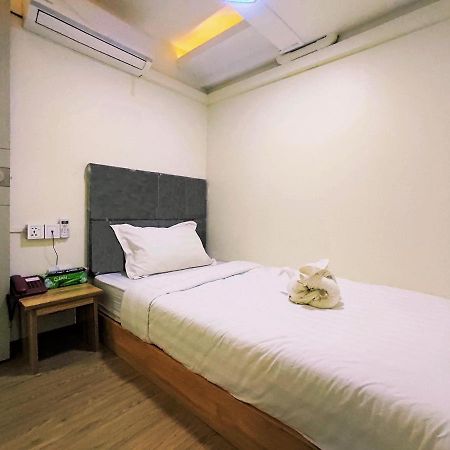 November Hostel Yangon Ngoại thất bức ảnh