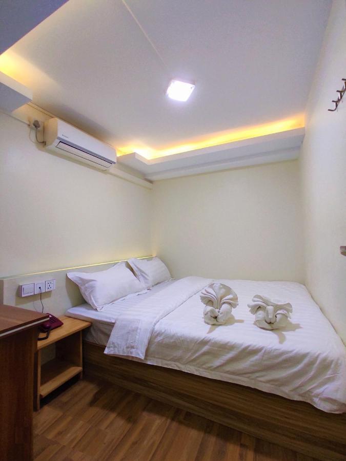 November Hostel Yangon Ngoại thất bức ảnh