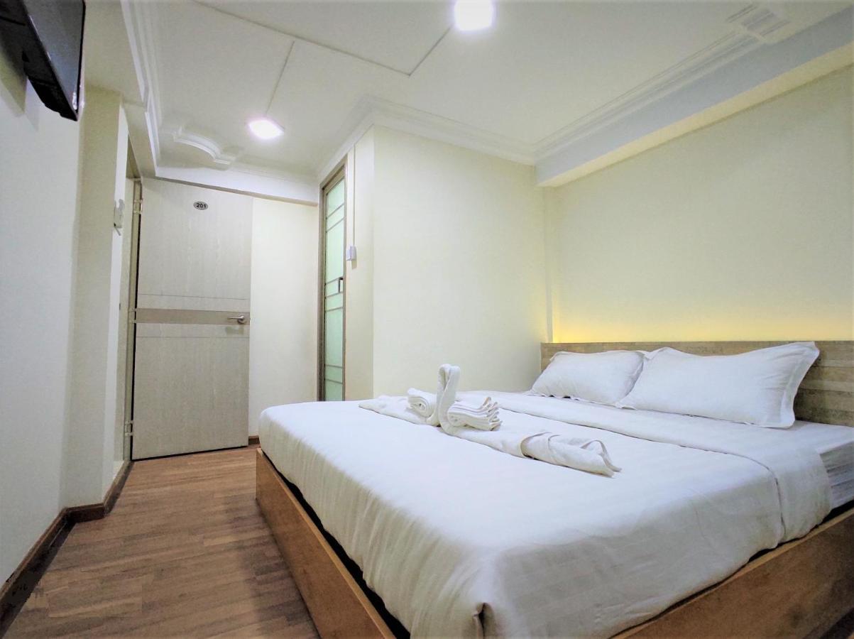 November Hostel Yangon Ngoại thất bức ảnh