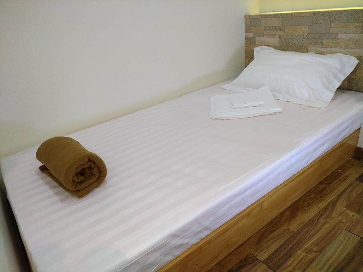 November Hostel Yangon Ngoại thất bức ảnh