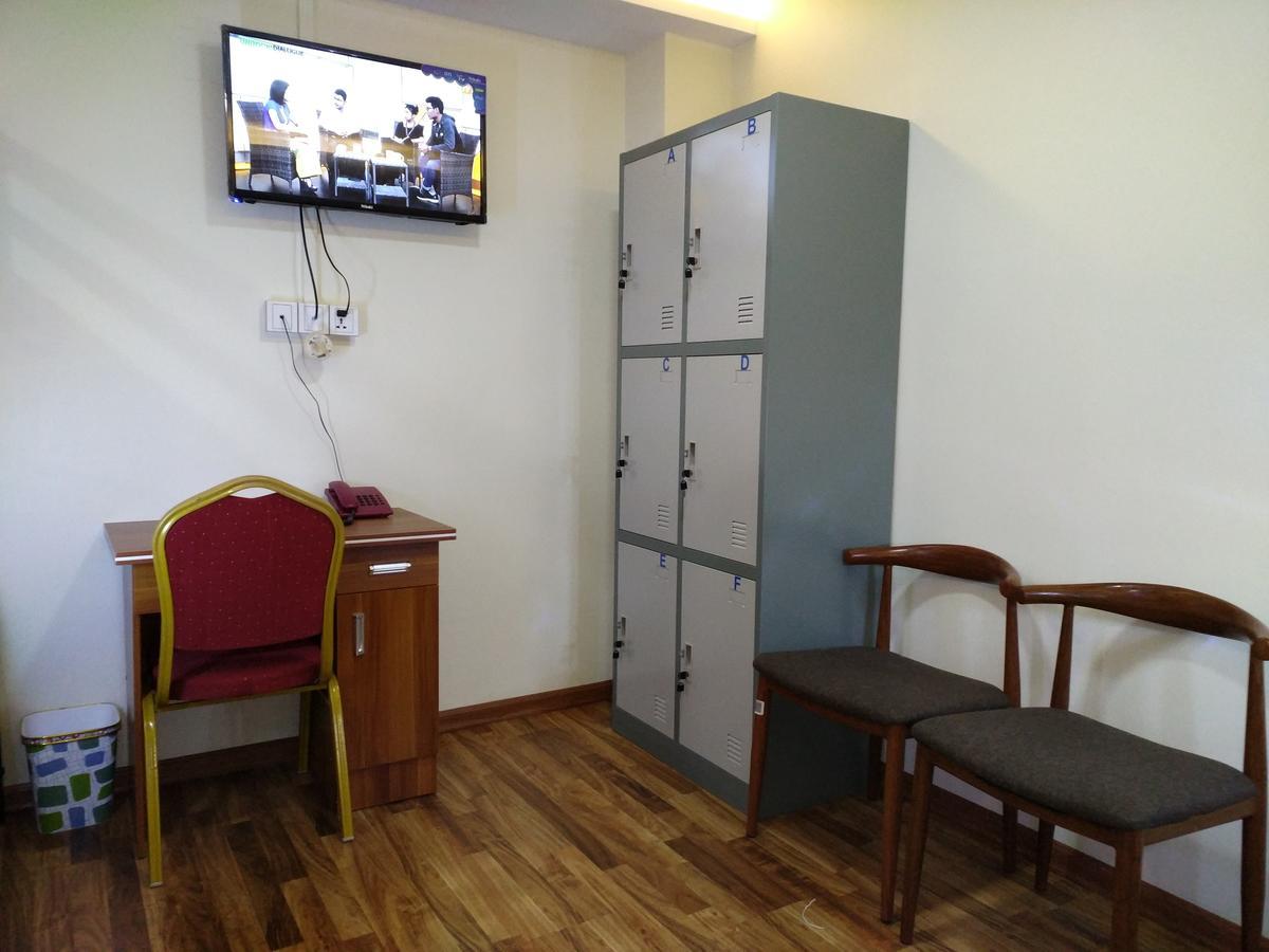 November Hostel Yangon Ngoại thất bức ảnh